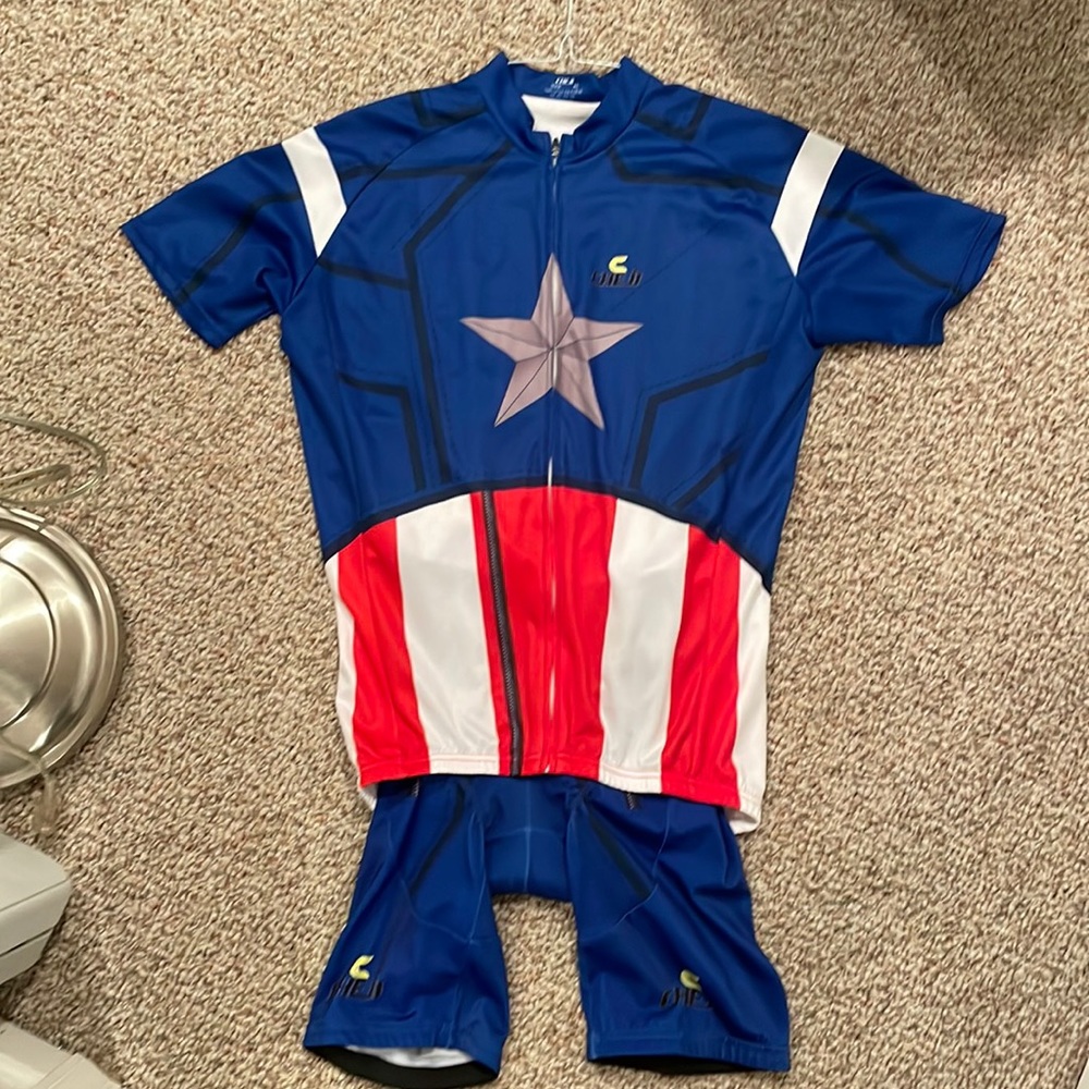 Cheji Full Cycling Outfit Captain America design size XL, fits more like L